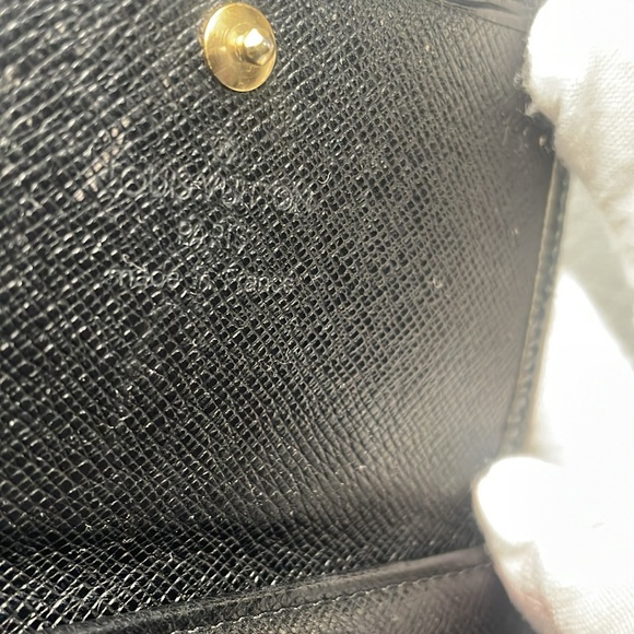 EUC Vintage LOUIS VUITTON Epi Leather Elise
Wallet - Picture 7 of 13